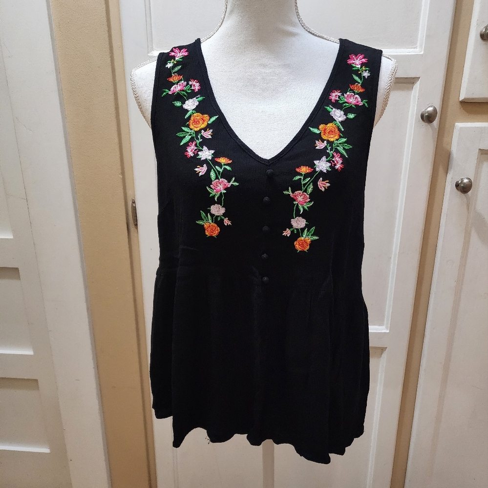 SHEIN Women's Floral Embroidery Ruffle Hem Tank Top NWOT - Picture 2 of 12
